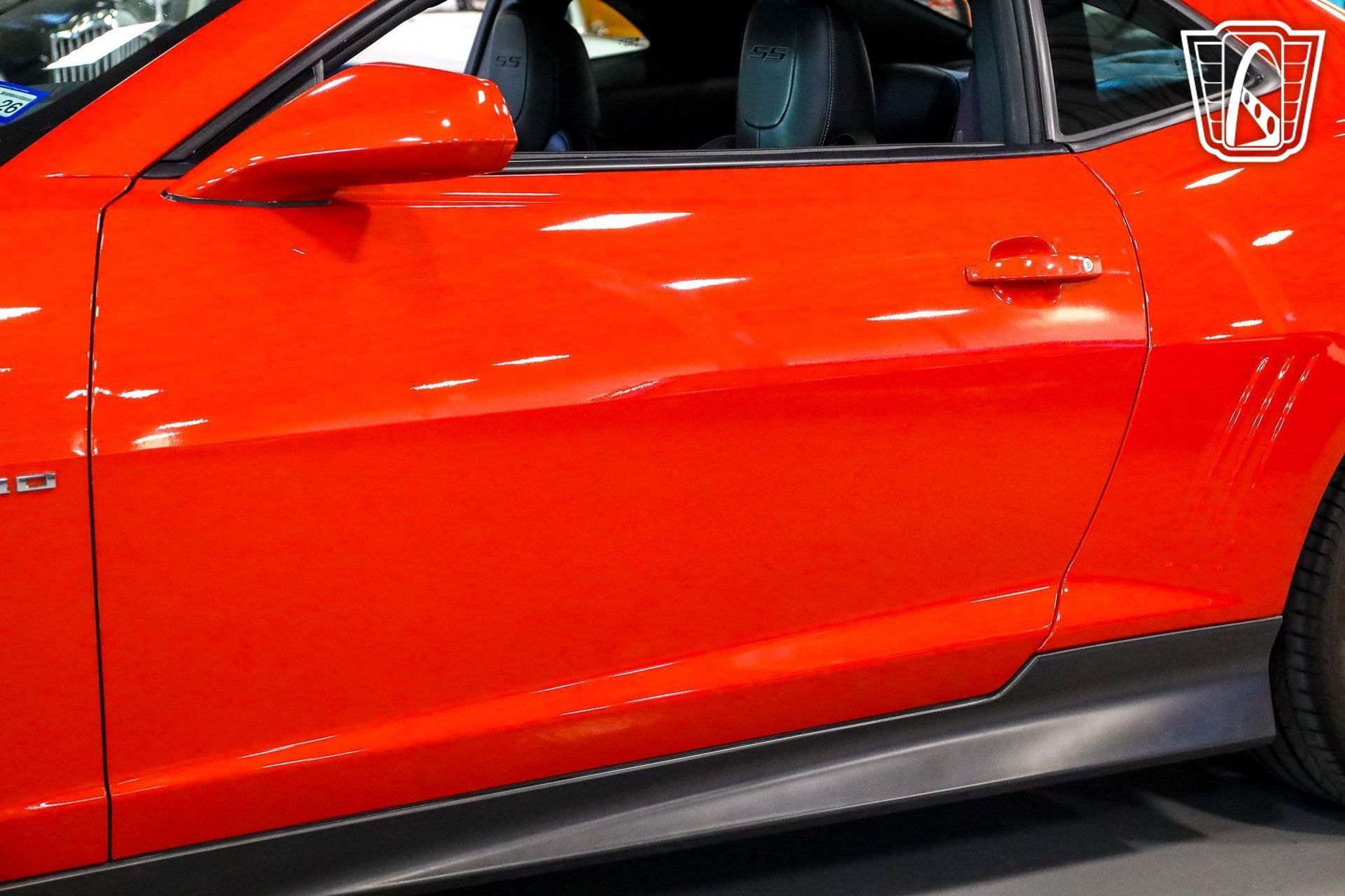 Used 2010 Chevrolet Camaro SS w/ LPO, Ground Effects Package RWD image 19