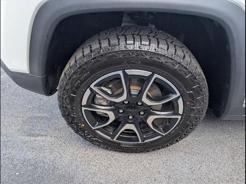 Used 2024 Jeep Compass Trailhawk image 5