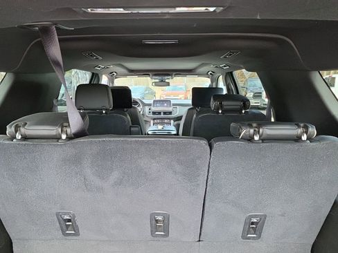 Used 2021 GMC Yukon XL SLT w/ SLT Premium Package image 35