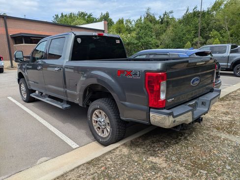 Used 2018 Ford F250 XLT w/ XLT Premium Package AWD/4WD image 4