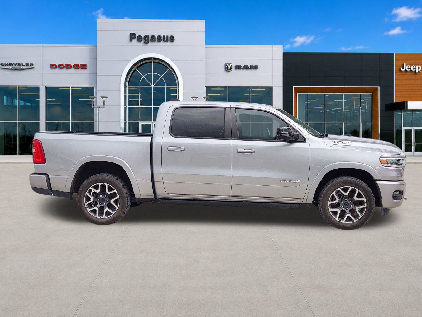 Used 2025 RAM 1500 Laramie w/ Laramie Southwest Edition AWD/4WD image 7