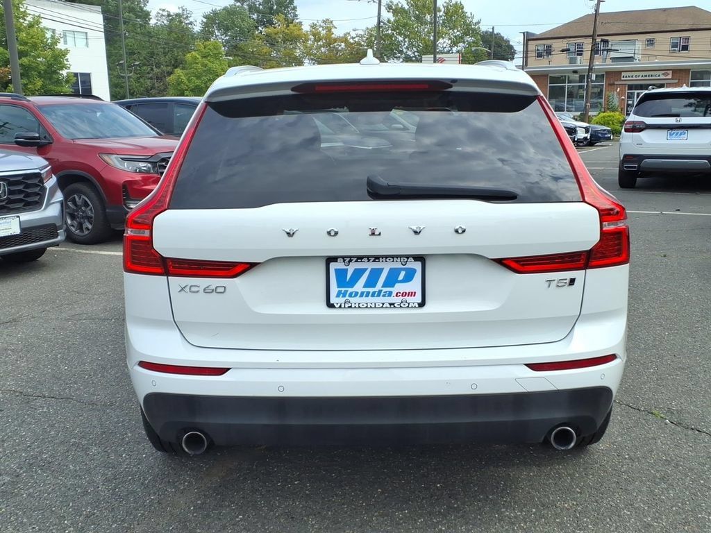 Used 2021 Volvo XC60 T5 Momentum w/ Climate Package AWD/4WD image 5