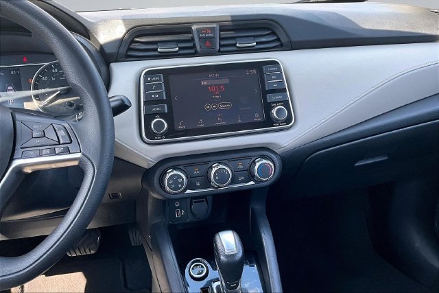 Used 2021 Nissan Versa SV FWD image 9