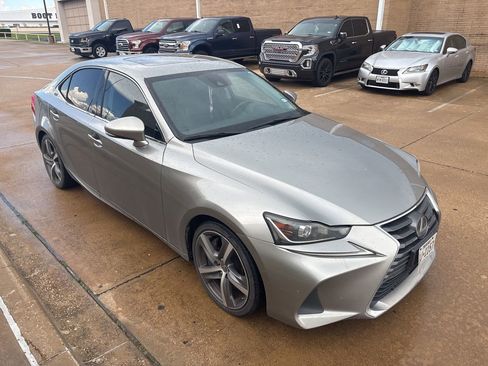 Used 2018 Lexus IS 300 w/ Premium Package RWD image 9