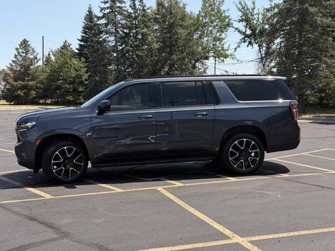 Used 2021 Chevrolet Suburban RST AWD/4WD image 8