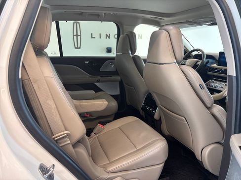 Certified 2022 Lincoln Aviator Reserve w/ Equipment Group 201A AWD/4WD image 9