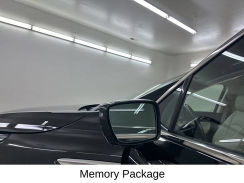 Used 2023 Buick Enclave Avenir w/ Avenir Technology Package AWD/4WD image 19