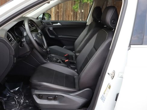 Used 2021 Volkswagen Tiguan SE AWD/4WD image 19