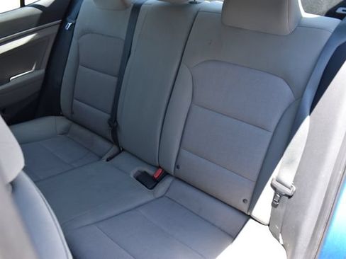 Used 2017 Hyundai Elantra SE FWD image 19