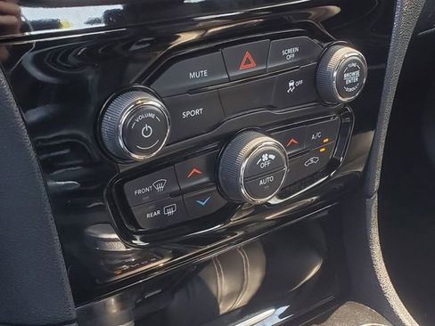 Used 2018 Chrysler 300 S RWD image 24
