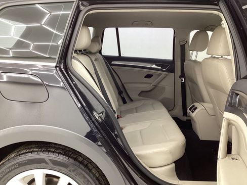 Used 2017 Volkswagen Golf Alltrack S image 21