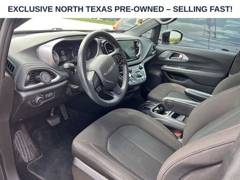 Used 2021 Chrysler Pacifica Touring w/ S Appearance Package FWD image 6