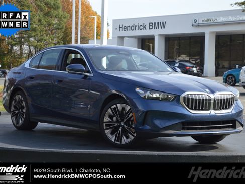 Used 2025 BMW 530i xDrive w/ Premium Package image 1