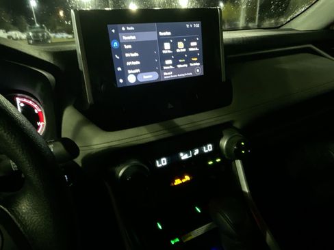 Used 2025 Toyota RAV4 XLE image 25