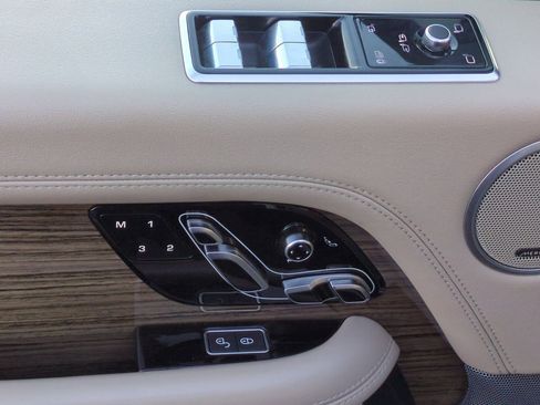 Used 2020 Land Rover Range Rover HSE image 21