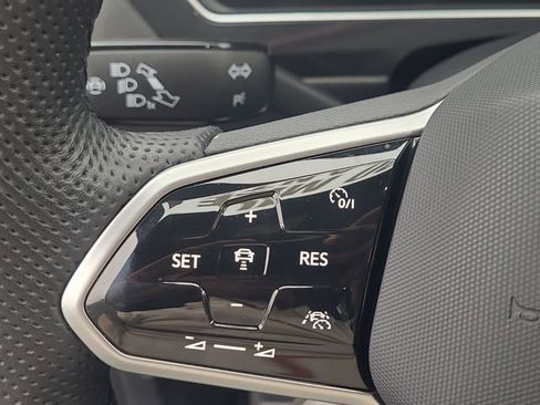 Used 2024 Volkswagen Tiguan SEL R-Line image 26