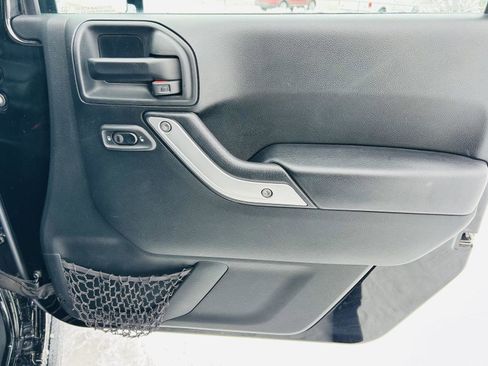 Used 2018 Jeep Wrangler Unlimited Rubicon w/ Cold Weather Group image 24