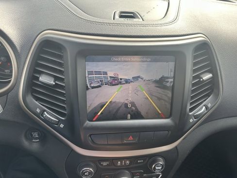 Used 2015 Jeep Cherokee Latitude w/ Comfort/Convenience Group image 15