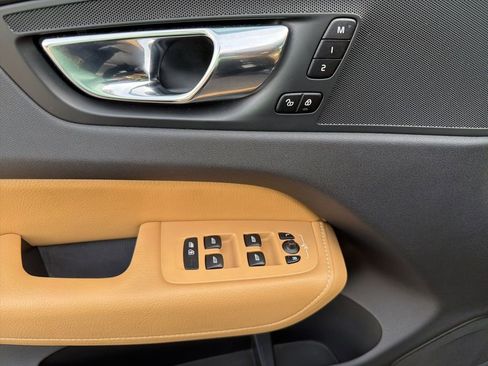 Used 2020 Volvo XC60 T5 Momentum image 17