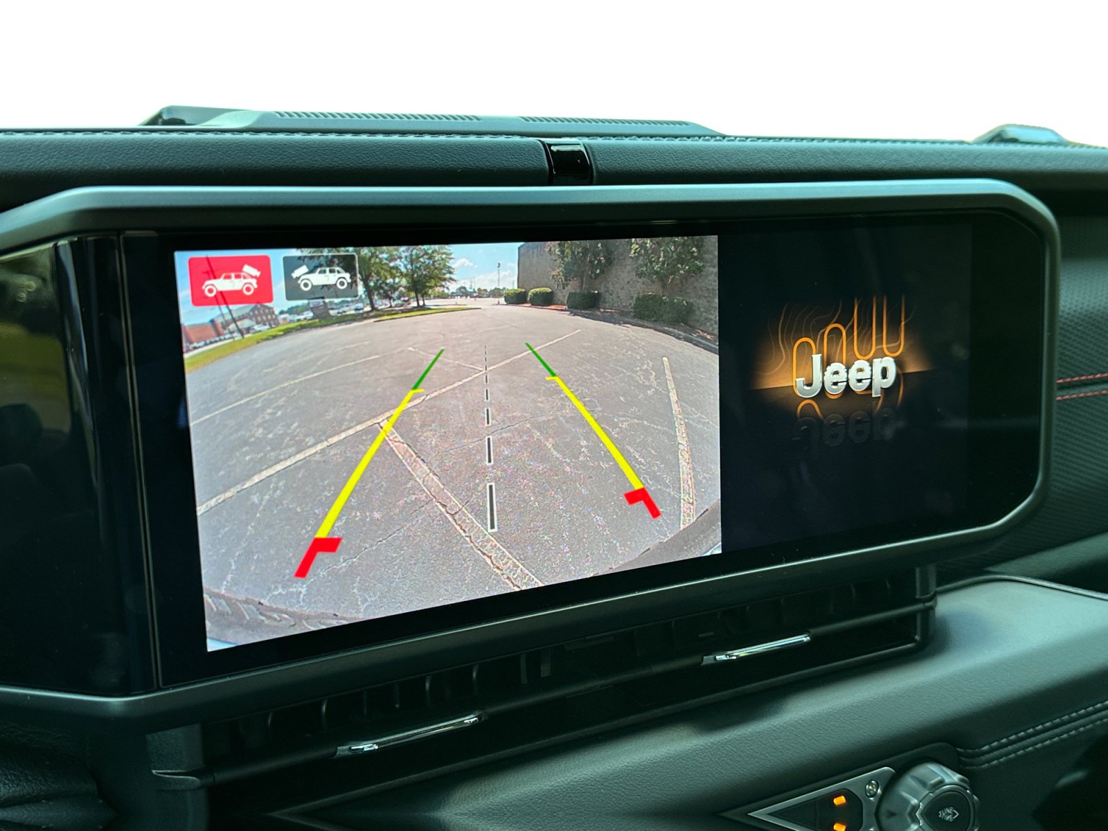 Used 2026 Jeep Wrangler Unlimited Rubicon w/ Technology Group AWD/4WD image 16