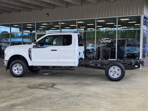 New 2025 Ford F350 XL w/ XL Chrome Package image 24