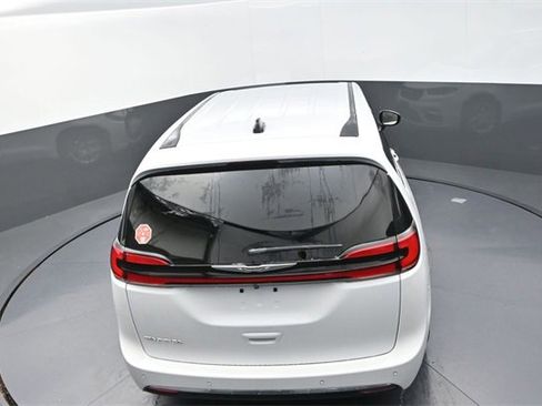 New 2026 Chrysler Pacifica Select image 14