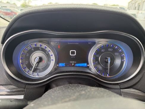 Used 2018 Chrysler 300 Touring w/ Sport Appearance Package image 7