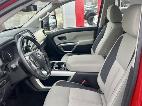 Used 2024 Nissan Titan SV w/ SV Convenience Package image 7