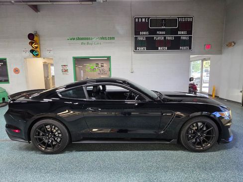 Used 2017 Ford Mustang Shelby GT350 RWD image 6