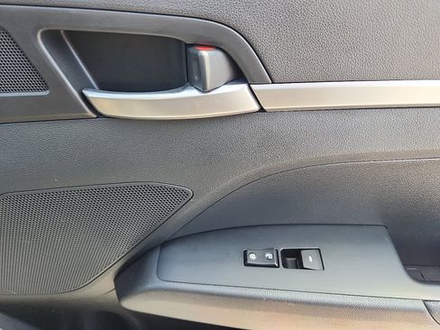 Used 2020 Hyundai Elantra SE w/ Cargo Package (C1) image 32