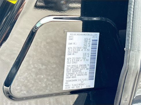 Used 2024 Nissan Pathfinder Platinum image 33