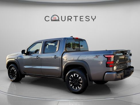 Used 2024 Nissan Frontier Pro-X image 3