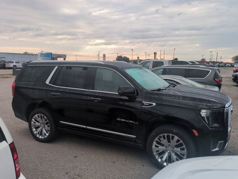 Used 2021 GMC Yukon Denali w/ Denali Premium Package AWD/4WD image 5