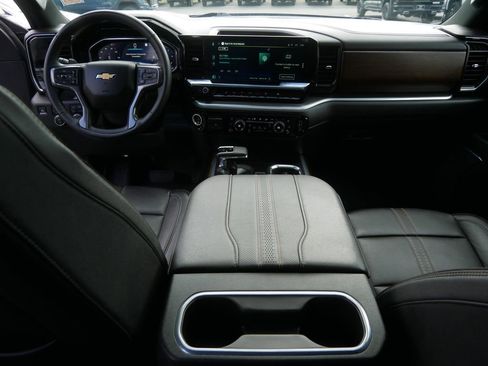 Used 2025 Chevrolet Silverado 1500 High Country w/ High Country Premium Package AWD/4WD image 24
