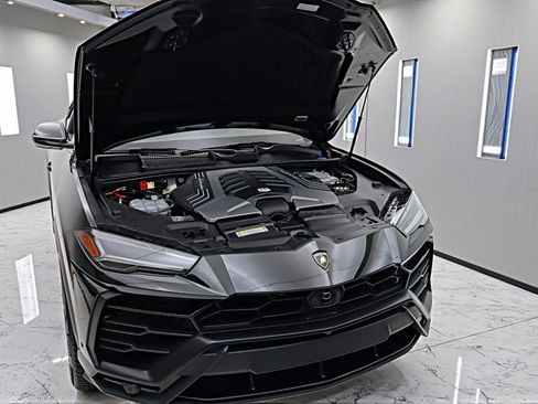 Used 2020 Lamborghini Urus image 28