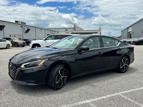 Used 2024 Nissan Altima 2.5 SR FWD image 23