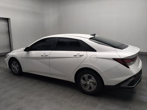 Used 2025 Hyundai Elantra SE FWD image 3