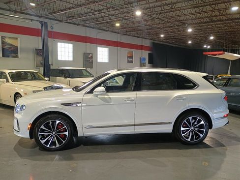 Used 2023 Bentley Bentayga AWD/4WD image 2