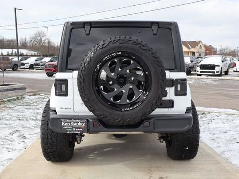 Used 2020 Jeep Wrangler Unlimited Sahara image 32