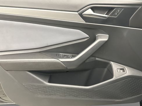 Used 2025 Volkswagen Jetta SE w/ Sunroof Package FWD image 9