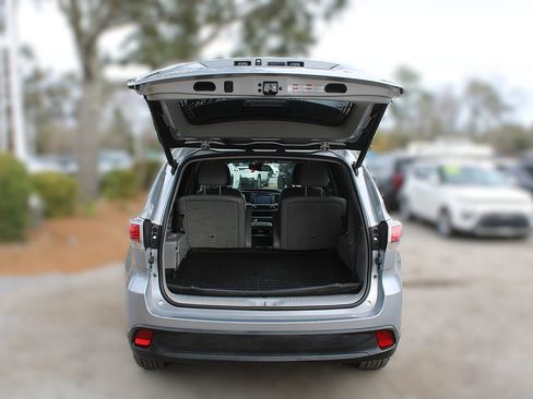 Used 2015 Toyota Highlander XLE image 11