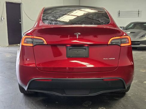 Used 2024 Tesla Model Y Long Range AWD/4WD image 3