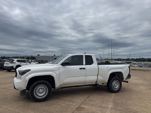 Used 2024 Toyota Tacoma SR RWD image 11