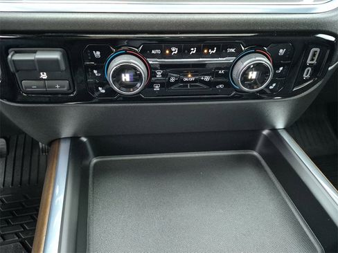 Used 2024 Chevrolet Silverado 2500 High Country w/ High Country Premium Package image 25