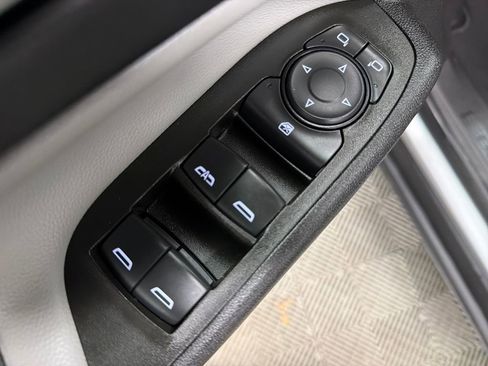 Used 2024 Chevrolet Equinox LT w/ Driver Convenience Package image 17