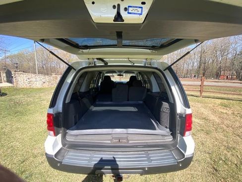 Used 2006 Ford Expedition XLT RWD image 15