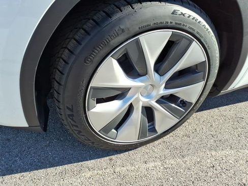Used 2023 Tesla Model Y Long Range AWD/4WD image 5