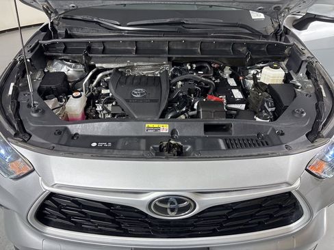 Used 2023 Toyota Highlander XLE AWD/4WD image 44