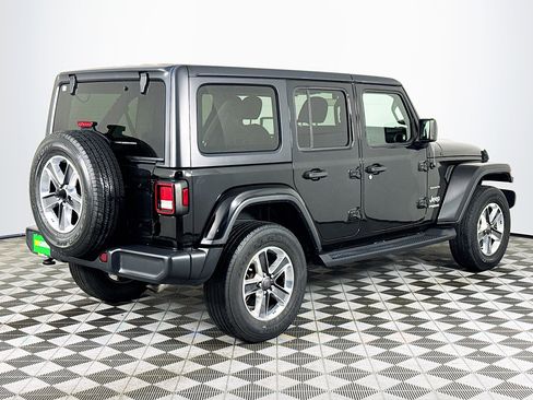 Used 2018 Jeep Wrangler Unlimited Sahara w/ Uconnect 4C Nav & Sound Group image 10