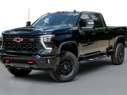 Used 2025 Chevrolet Silverado 2500 ZR2 w/ Technology Package AWD/4WD image 4
